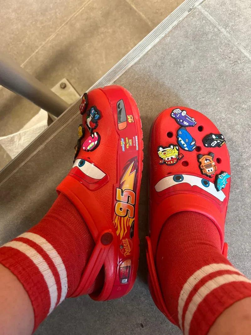 Cars Jibbitz Seti ile Crocs Terliklerinizi Şımartın – 20'li Set + Şimşek Mcqueen Crocs - Sky Podium Türkiye